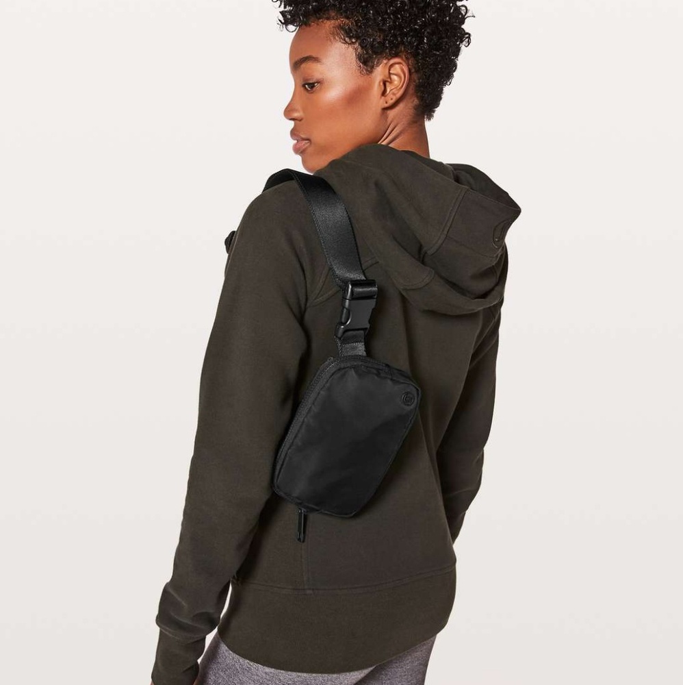 Everywhere Belt Bag in Black